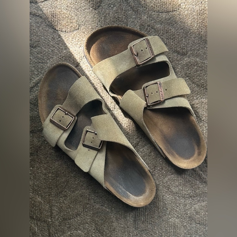 Birkenstock Arizona Men's Leather
Suede Strap Sandals, Taupe, Size 10 EUR 43